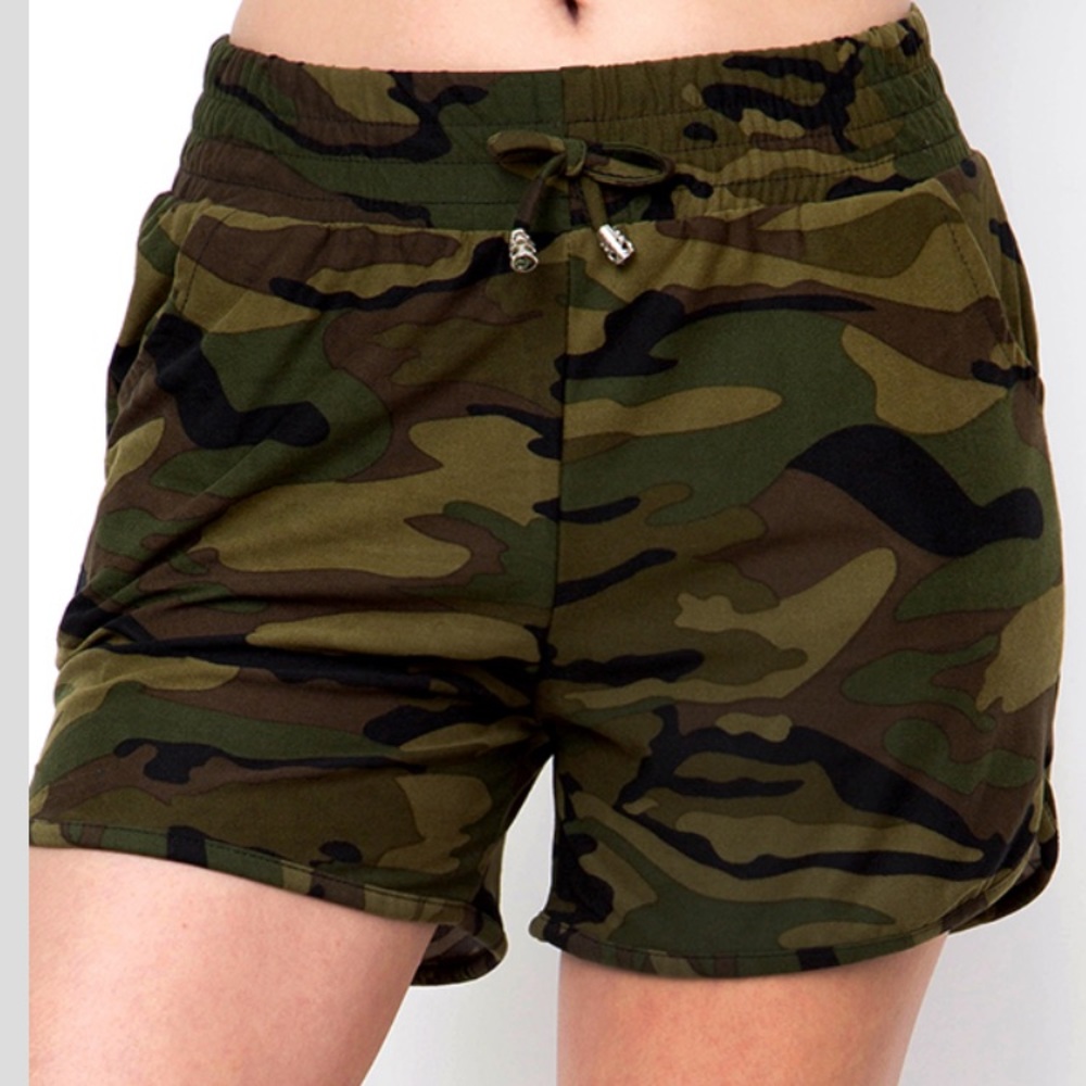 BRUSHED CAMO PRINT DOLPHIN SHORT